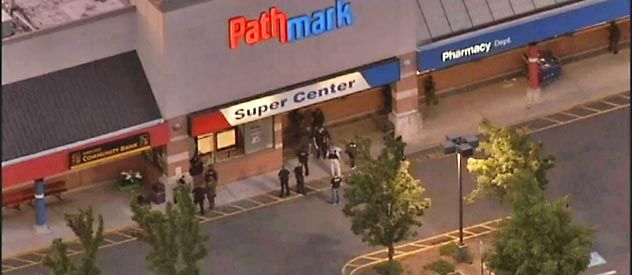 El centro comercial donde un joven de 23 años disparó contra sus compañeros con un fusil AK-47