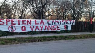 La bandera estuvo ubicada frente al ingreso al complejo de Bella Vista.