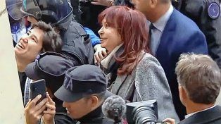 Cristina Kirchner al arribar a Comodoro Py