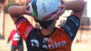 Escándalo en Colón: gran malestar en los hinchas por la salida de juveniles a Unión