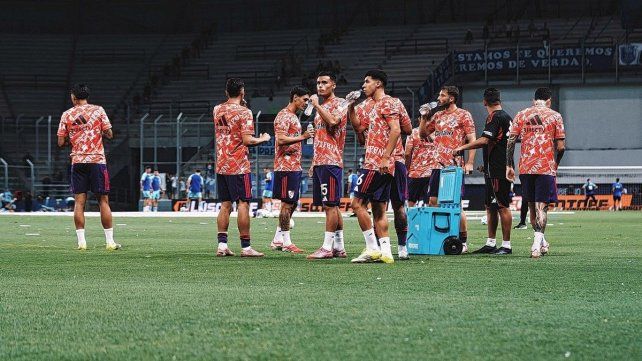 River visita a Vélez en Liniers.