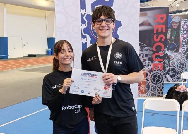 El rosarino Emanuel Hamui integró junto a Martina Talamona el equipo argentino para la competición.