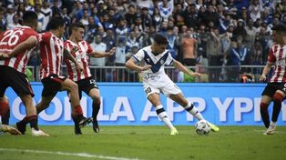 Estudiantes se quedó con la Copa de la Liga a mediados de año luego de vencer a Vélez.