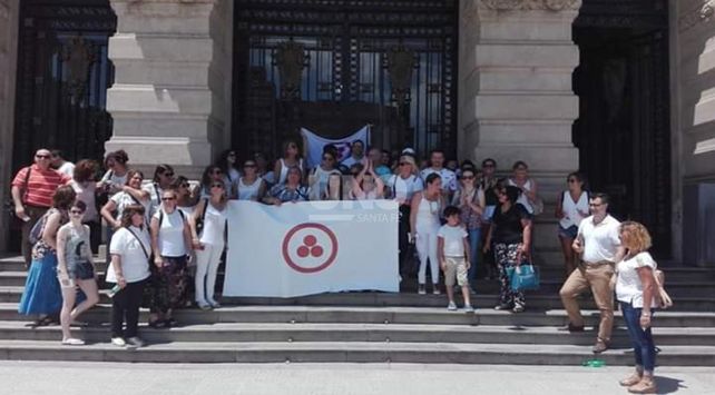 Mediadores santafesinos en contra de cambios propuestos por el Ejecutivo se manifestaron frente a Casa de Gobierno