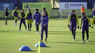 Al trabajo. El plantel canalla llegó el miércoles por tarde a Rosario y en la mañana del jueves comenzó a entrenar.