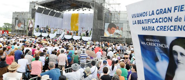 El altar donde ayer al mediodía un enviado del Papa