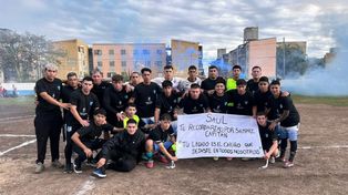Rosarina. El plantel de 14 de Junio le tributó un sentido homenaje a su capitán Saúl Santana, quien falleció el 17 de marzo. &nbsp; &nbsp;