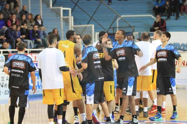 El Negro volvió con todo a la élite del básquet