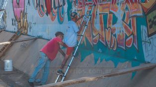 Fiesta de Disfraces: disfraces en los comercios y mural para recibir a los visitantes