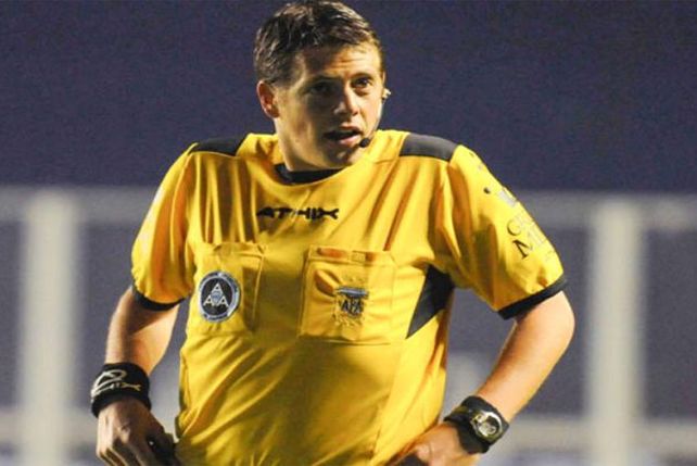 La Fifa deja el caso del árbitro Delfino en manos de la AFA