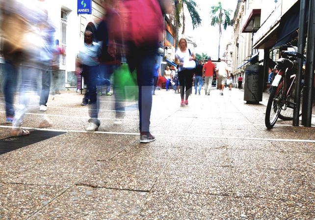 Recomendación. Desde el Centro Comercial recomiendan abrir las puertas el viernes 17 / Foto: Mauricio Centurión - Uno Santa Fe