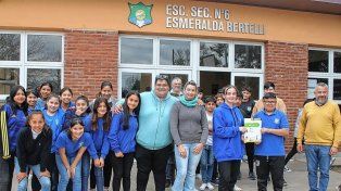 Distinción. La comunidad de la escuela secundaria Nº6 Esmeralda Bertelli mostró su orgullo por el logro alcanzado por sus alumnos.