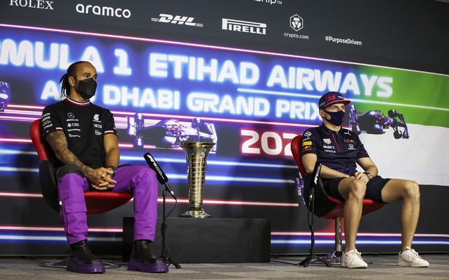 El piloto de Mercedes Lewis Hamilton de Gran Bretaña y el piloto de Red Bull Max Verstappen de Países Bajos.&nbsp;