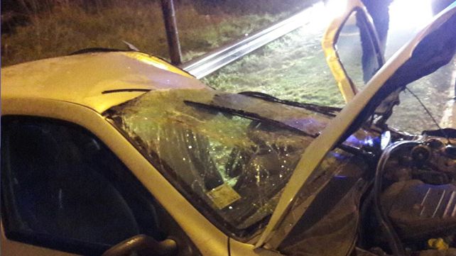 En medio de la niebla, volcó un auto en Avenida de la Constitución