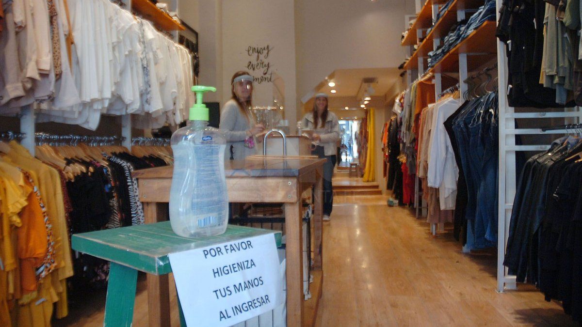 Lo que más aumentó en un año en Santa Fe: ropa y verduras
