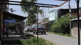 Asesinaron a puntazos y palazos a un hombre en barrio Las Flores y la policía detuvo a un vecino