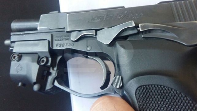 Apresaron a tres intrusos que ocuparon una vivienda y les secuestraron dos armas de fuego