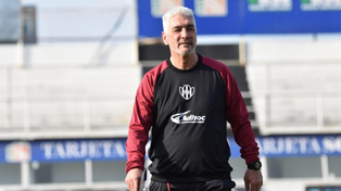 Omar De De Felippe, entrenador de Central Córdoba, pasó por Newells en 2018.