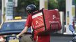 Motoqueros denuncian la compra de Pedidos Ya por Uber: Afectará a los repartidores