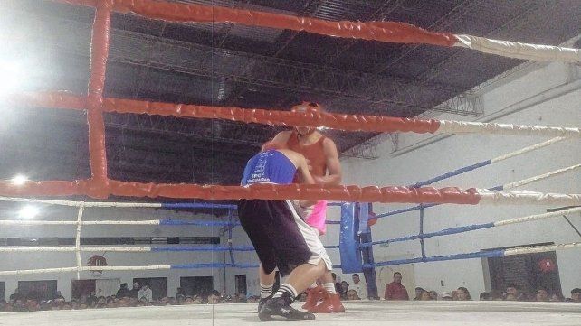 La Noche de Amigos de boxeo se realizó con éxito en el Club Pucará.