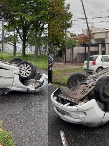 Chocó contra una columna de alumbrado y volcó en Paraná: dio positivo en alcoholemia