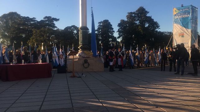 Macri preside el acto por el Día de la Bandera que empezó puntual en el Monumento