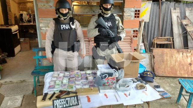 Golpe al narco: 21 allanamientos con secuestro de drogas, armas, balas, dinero y nueve detenidos