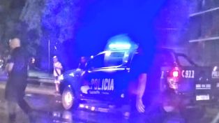 Policías auxiliaron a dos hermanos de 10 y 11 años que recibieron una descarga eléctrica y los trasladaron al Samco de Rincón