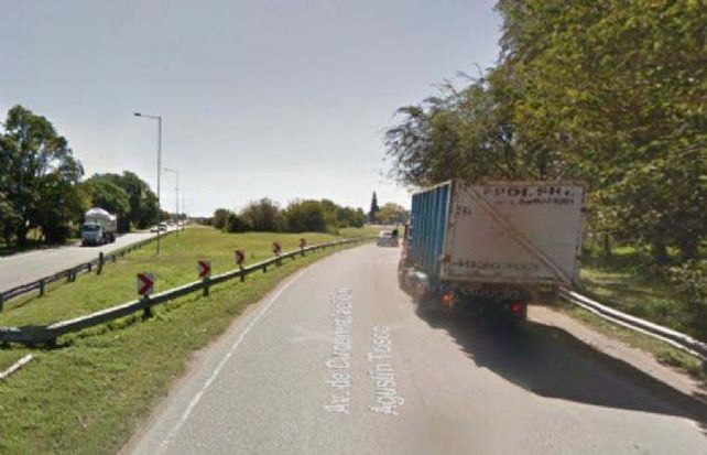 En Córdoba buscan a un camión que perdía plata mientras circulaba