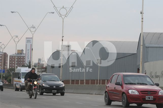Ya corren las multas por el cinemómetro de avenida Alem