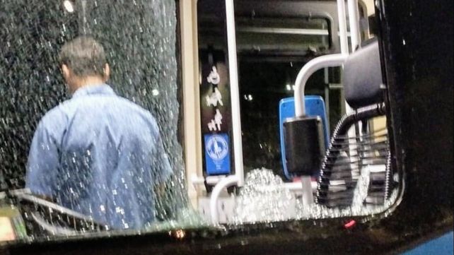El ataque contra el colectivo de la línea 143 Negra.