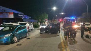 Barrio Guadalupe: un militar volcó con su auto y chocó varios vehículos en avenida General Paz