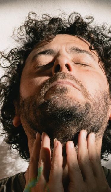 Raly Barrionuevo: Vuelvo a ser niño cuando escribo canciones