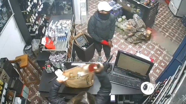 Un delincuente vigiló el comercio Bruzzoni de Paraná y asaltó el local apenas quedó sin clientes