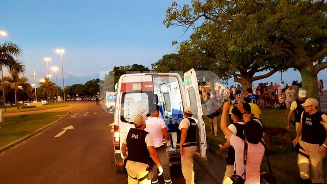 Un pescador se descompuso y cayó desde un pilar del Faro de la Costanera
