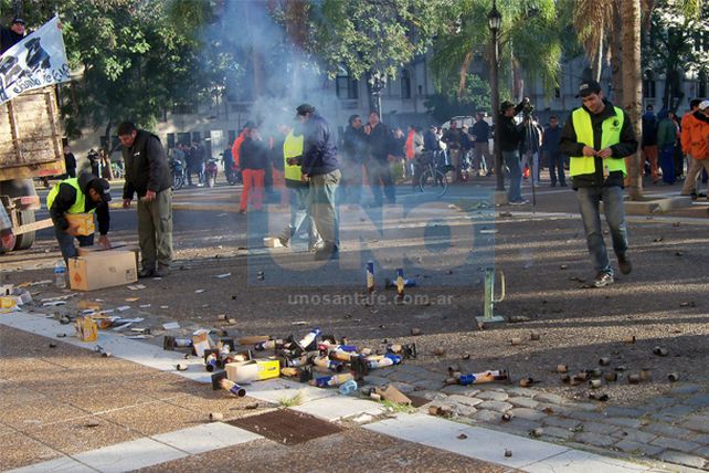 Trabajadores nucleados en Uocra se manifestaron en Casa de Gobierno
