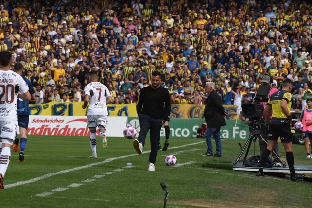 Central fue con todo por el triunfo pero no pudo con un hombre de más y fue 1 a 1