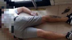 El delincuente había alcanzado a llevarse una caja de seguridad con la recaudación pero cayó muerto por las balas del policía retirado. El delincuente había alcanzado a llevarse una caja de seguridad con la recaudación pero cayó muerto por las balas del policía retirado.
