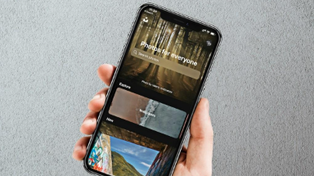 Navegación en un teléfono móvil en una imagen ilustrativa. Foto: Szabo Viktor / Unsplash