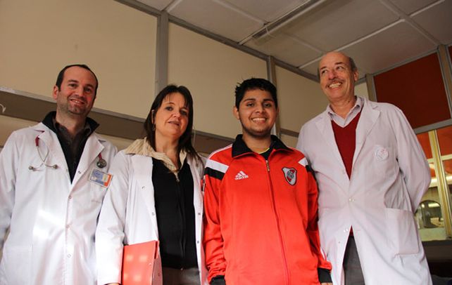 Felices. Marcos junto a los doctores Charroqui