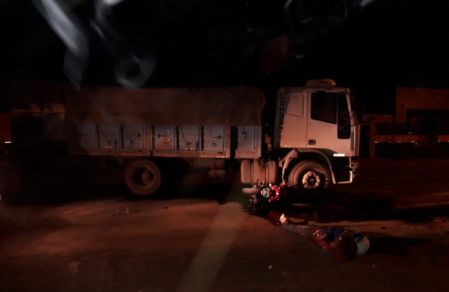 Murió un motociclista en un choque con un camionero
