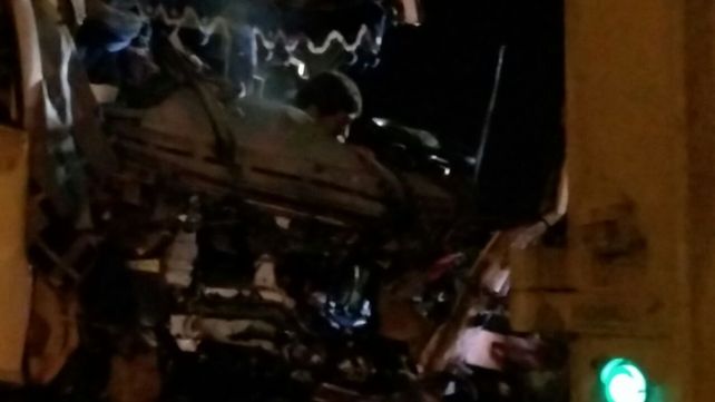 Violento choque entre camiones en ruta nacional A 012 dejó heridos