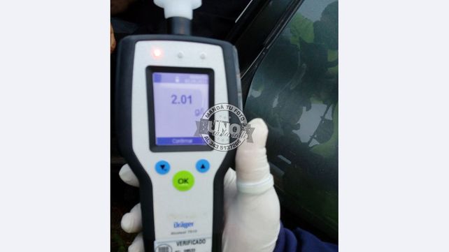 Conducía alcoholizado y chocó contra una columna