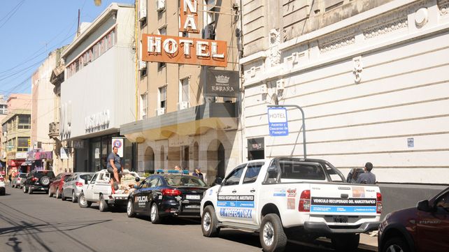 Hallan muerto a un prefecto de 30 años en un hotel céntrico