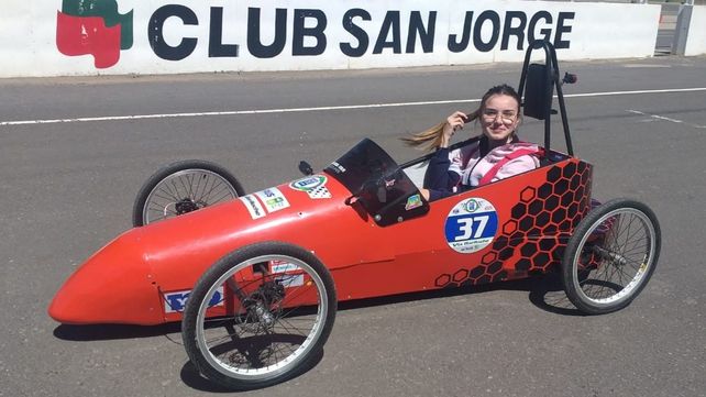 El auto de la escuela de San Jorge tuvo su prueba en el Parque de la Velocidad.