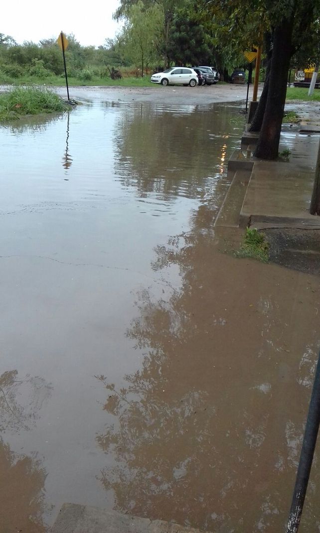En la costa y en el norte de la ciudad, muchas viviendas sufren por las lluvias