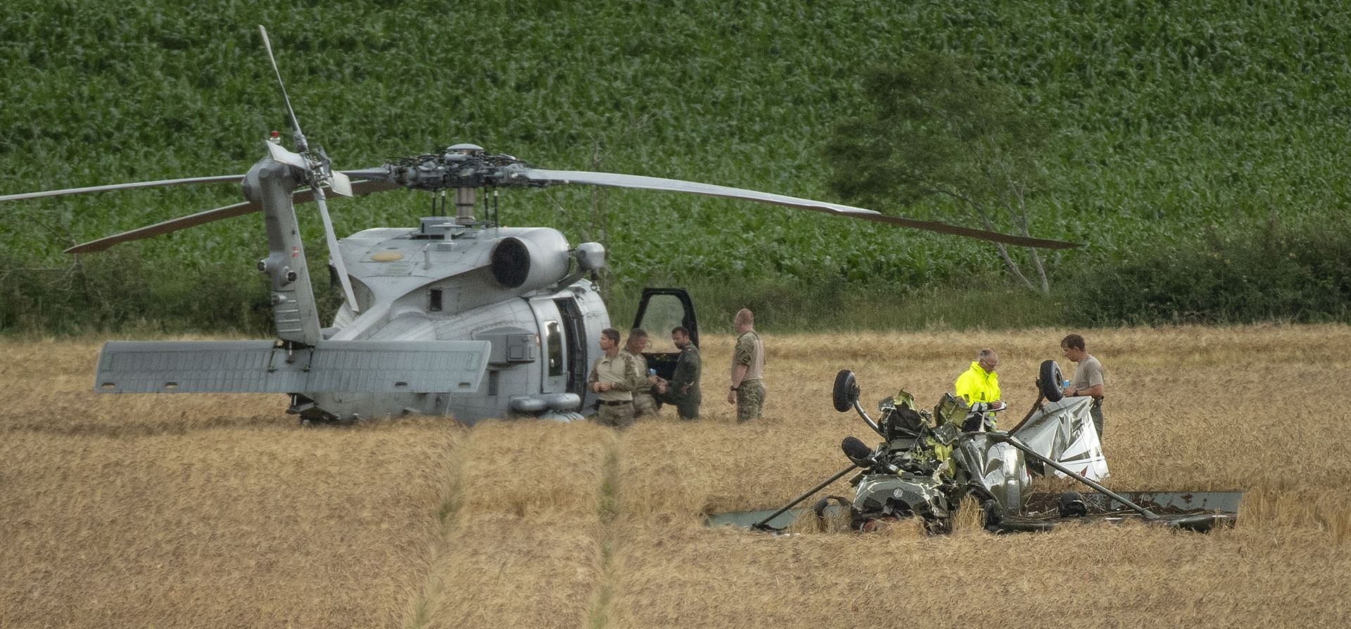 Un avión de entrenamiento T17 del ejército danés se estrelló en un campo al este de Vinderup cerca de Skive, Dinamarca, el jueves 29 de junio de 2023. Dos personas resultaron heridas. (Morten Stricker/Ritzau Scanpix vía AP) Un avión de entrenamiento T17 del ejército danés se estrelló en un campo al este de Vinderup cerca de Skive, Dinamarca, el jueves 29 de junio de 2023. Dos personas resultaron heridas. (Morten Stricker/Ritzau Scanpix vía AP)