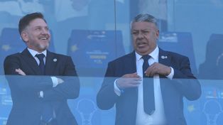 El Chiqui Tapia, presente en Asunción junto al presidente de la Conmebol, Alejandro Domínguez. Festejó el título de Lanús por partida doble.