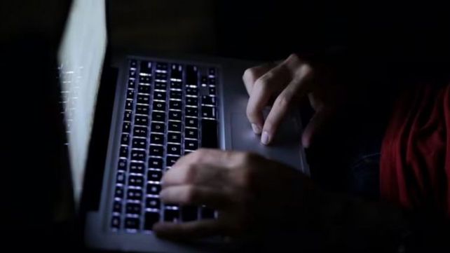 Un alumno utilizó Inteligencia Artificial para crear imágenes pornográficas de sus compañeras