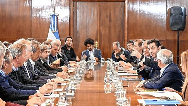 Firmaron un acuerdo para mantener los precios de la ropa hasta el 1 de diciembre: las marcas que se sumaron